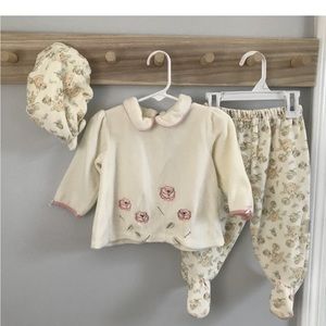 Vitamins Baby off white cream 3 piece set Baby Girls size 9 months